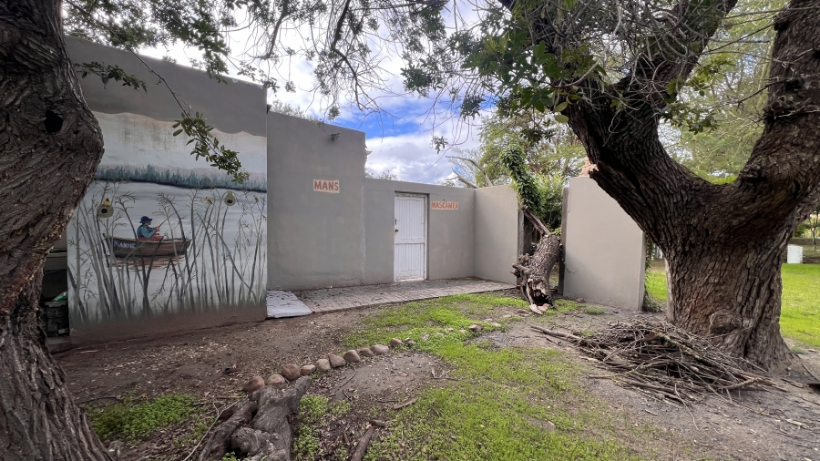 4 Bedroom Property for Sale in Redelinghuys Western Cape